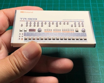 Miniature Roland TR909 drum machine: 1/6 Scale Collectible with Flightcase