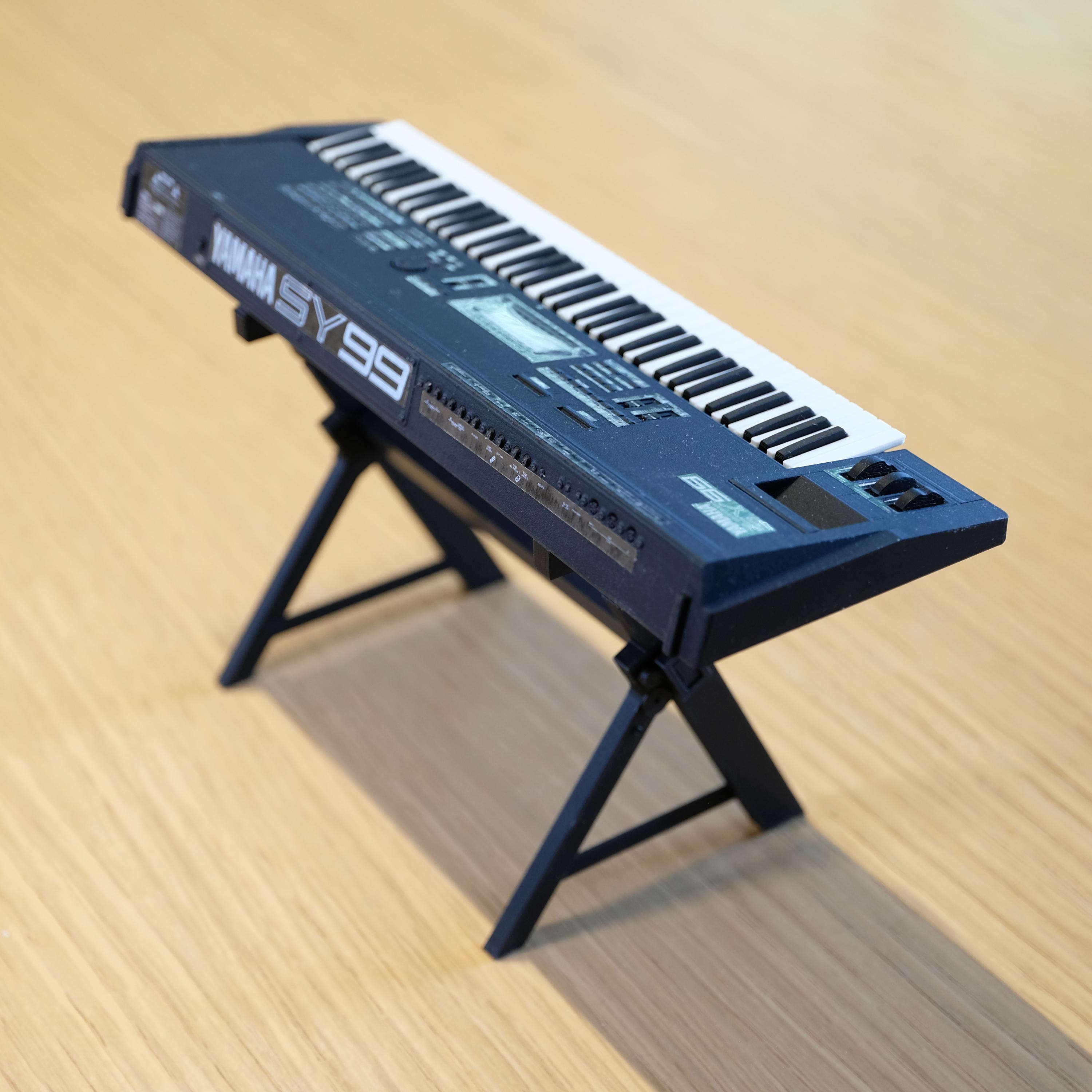 ヤマハSY99シンセサイザーのミニチュア：1/6スケールコレクターズ