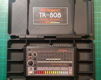 Miniature Roland TR808 drum machine: 1/6 Scale Collectible with Flightcase