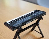 ヤマハDX7 FMシンセサイザー ミニチュア：1/6スケール コレクターズ