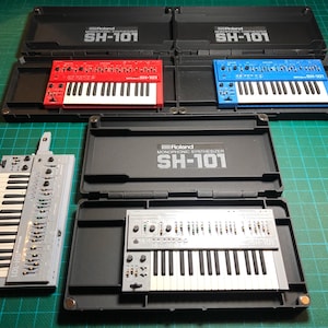 Miniature Roland SH101 Synthesizer: 1/6 Scale Collectible with Flightcase