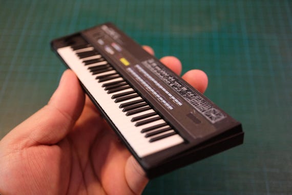 ヤマハDX7 FMシンセサイザー ミニチュア：1/6スケール コレクターズ
