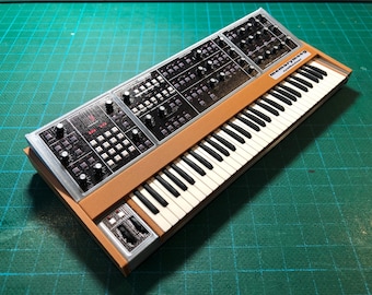 Miniature Memorymoog Polyphonic Analog Synthesizer in Mini Flightcase Scale: 1/6
