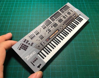 Réplique Miniature de Synthétiseur Roland JD800 - Décoration Home Studio Vintage - Impression 3D & UV - Cadeau pour Musicien