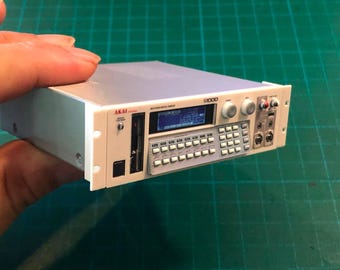 Miniature Akai S1000 Sampler: 1/6 Scale Collectible with Flightcase