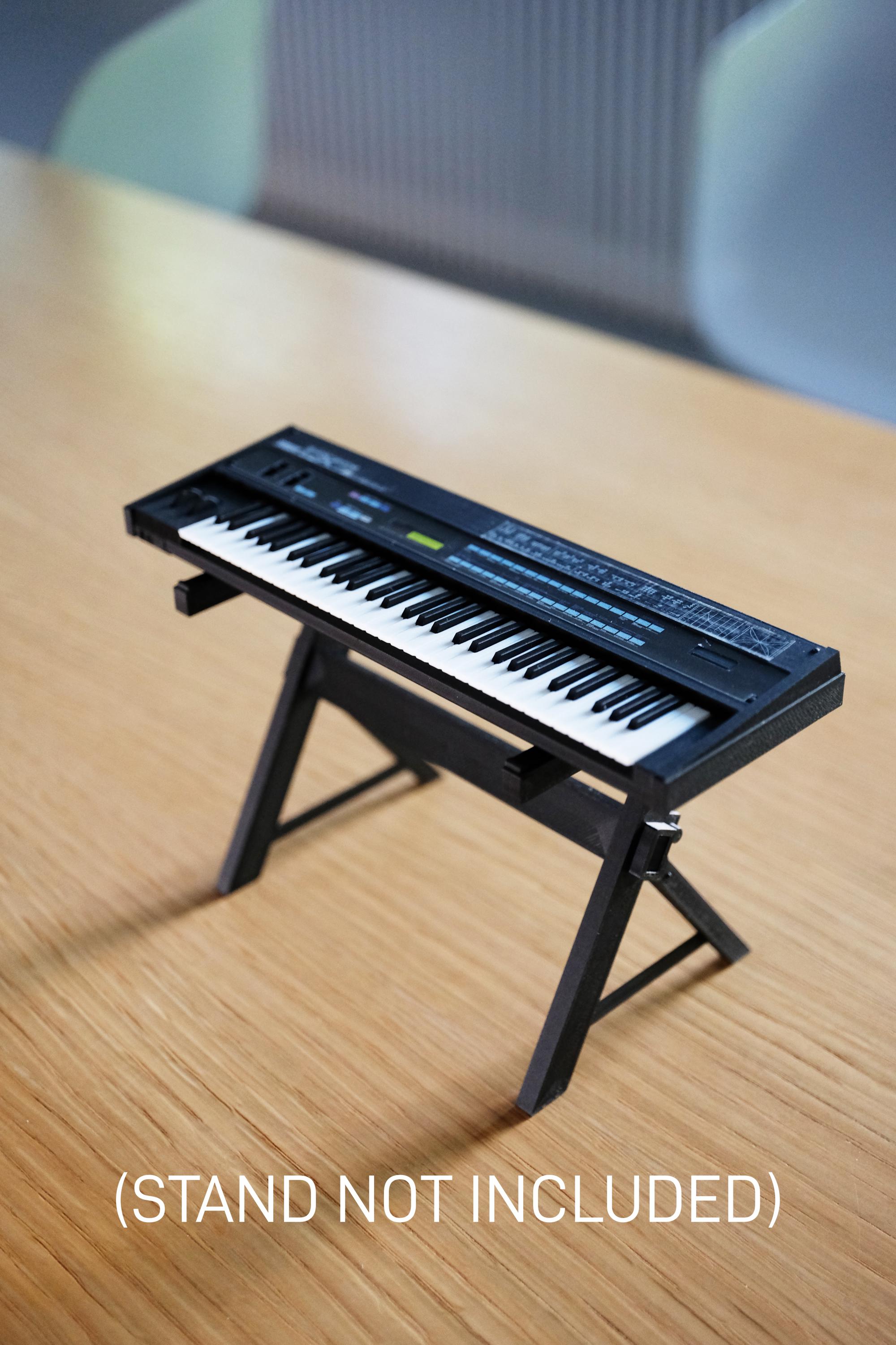 ミニチュアヤマハ DX7 FMシンセサイザー：1/6スケール コレクターズ