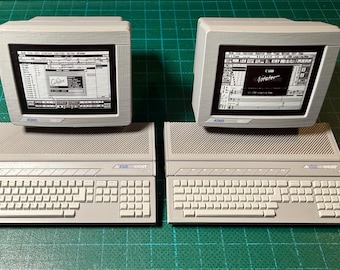 Miniatuur Atari 1040STe en SM124 monochrome monitor set