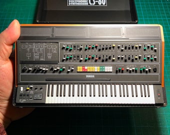 Miniature Yamaha CS-80 Polyphonic Analog Synthesizer in its Flightcase - scale 1/6
