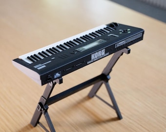 Mini synthétiseur Wavestation Korg : objet de collection à l'échelle 1/6 avec étui de transport