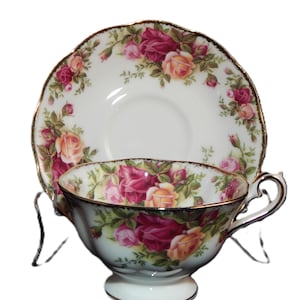 Vintage Royal Albert Bone China Old Country Roses Cup and Saucer