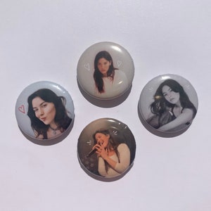 Gracie Abrams Buttons