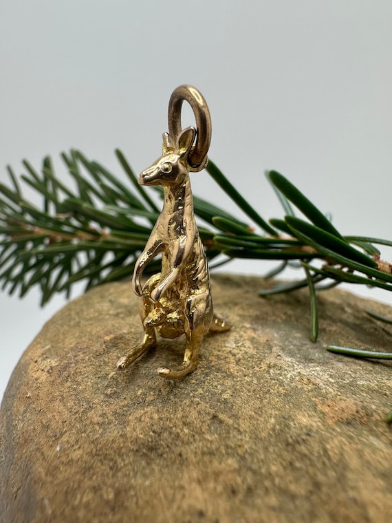 Vintage Gold Kangaroo Charm Pendant - Solid "DJR" 