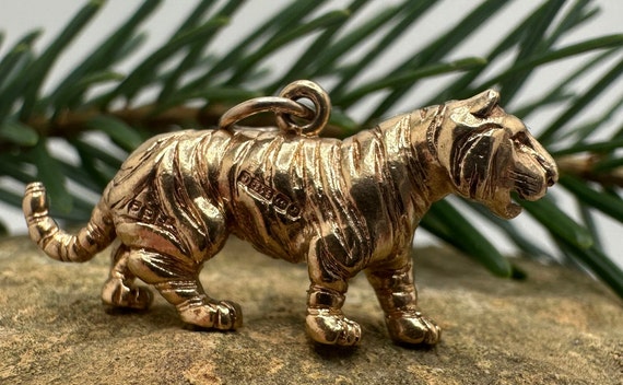 Vintage Tiger Charm Pendant | 9K Gold RARE (C060) - image 2