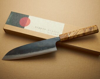 Cuchillo japonés Santoku Shirogami #1 de 180 mm forjado a mano de acero al carbono - Hoja fabricada en Tosa Japón por Tsukasa Tokaji