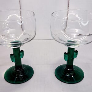 Cactus Margarita Glasses, Set of 2, Clear Cocktail Glasses with Green Cactus Stem