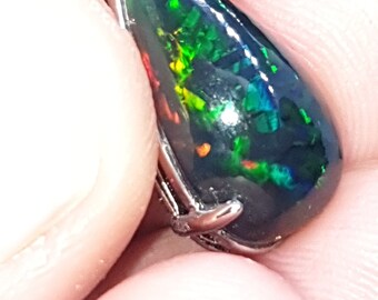 S925-Silberanhänger und 3,95 Karat schwarzer Welo-Opal