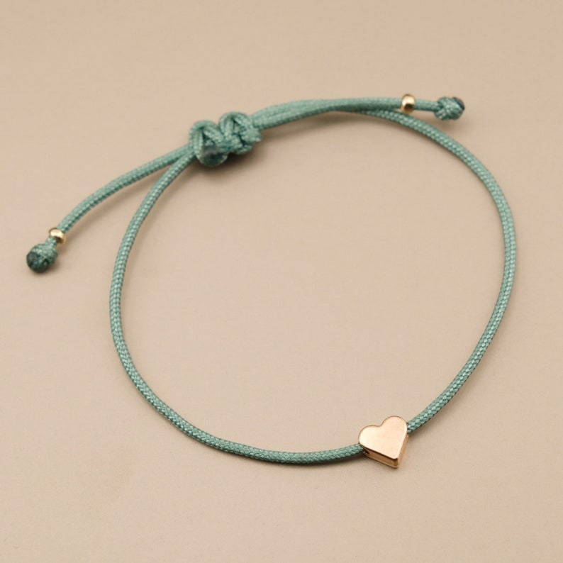 Vriendschapsarmband met hart, Macrame armband, Verstelbaar handgemaakt sieradenkoordaccessoire, Een cadeau voor je liefde afbeelding 1