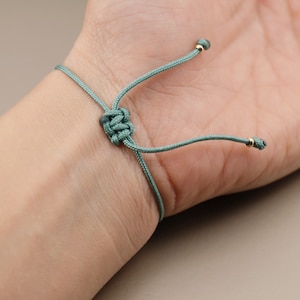 Vriendschapsarmband met hart, Macrame armband, Verstelbaar handgemaakt sieradenkoordaccessoire, Een cadeau voor je liefde afbeelding 5