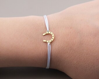 Geluksarmband met hoefijzer - verstelbare band in verschillende kleuren | Minimalistische sieraden | geluksbrenger | cadeau voor haar