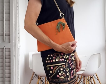 Clutch mit Kette – handgefertigt – mit Pantherverschluss – elegant och enigartig.