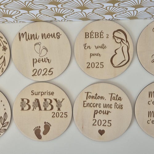 Wooden magnets to announce a pregnancy