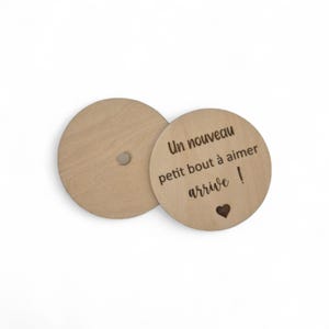 Wooden pregnancy announcement magnet – 8 cm – Models "I'm pregnant", "Soon to be a granny", "A little one is coming" – Surprise gift