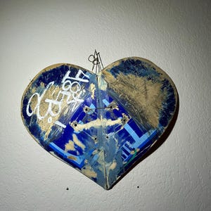 Recycled Skateboard Heart – Handmade Wall Art from Broken Skateboards