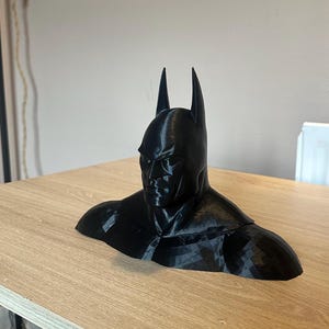 Maschera da vigilante stampata in 3D - Decorazione da scrivania unica per i fan delle leggende eroiche uomo-pipistrello