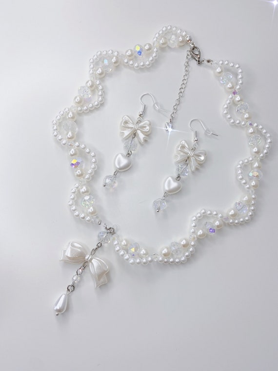Twirl Pearl Necklace | Pearl Swirl Necklace with Bow | Pearl Necklace | Dainty Necklace | Cute Necklace | Perfect for her | Iridescent