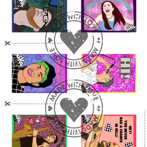 以下が含まれることがあります： 人物とテキストのイラストが描かれた、6枚のカラフルなアートプリントのシート。プリントには「I WILL SHINE FOR YOU!」や「HEY! YOU NEVER HAD A CHANCE IN HELL!」などのフレーズが使用されています。プリントはハートと「MADE WITH LOVE」の文字で装飾されています。