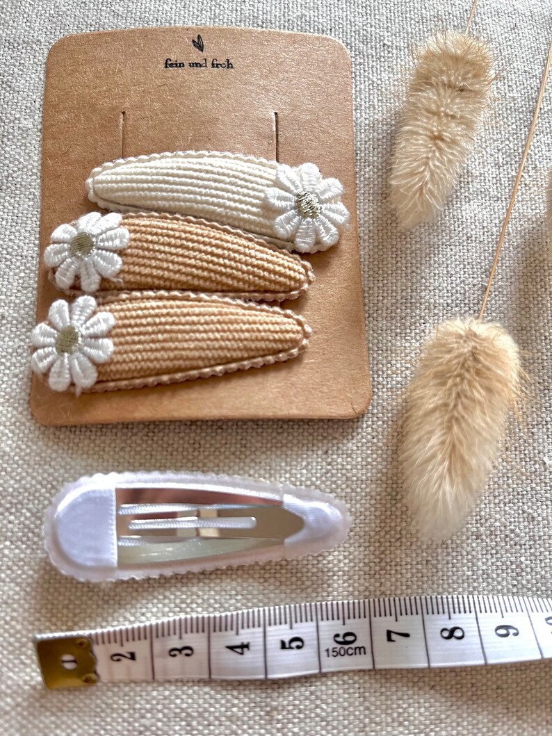 4er Set Blumen Haarspangen in beige, Haarclips für Mädchen, Cordstoff, Mädchenhaarspange, Accessoires, günstige Geschenkidee Bild 2