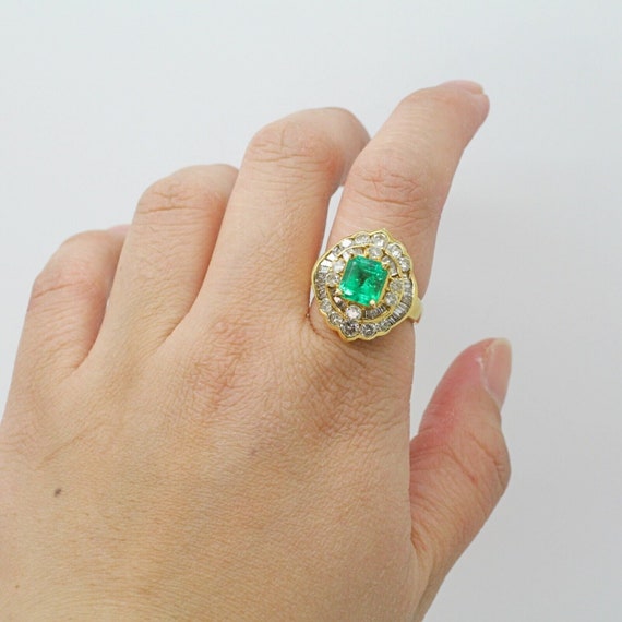 Antique 2 Carat Colombian Emerald and Diamonds in… - image 1