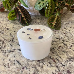 Wooden Wick Candle with Lapis Lazuli Crystals - Apple Scented