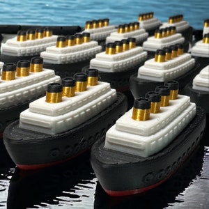 2 in. TITANIC PARTY FAVORS 20 pack