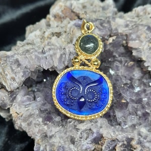 Intaglio Glass Pendant Owl with Labrodorite, Glass Art Intaglio Silver Pendant Ancient Greek Art Vintage Charm 24K Gold Over