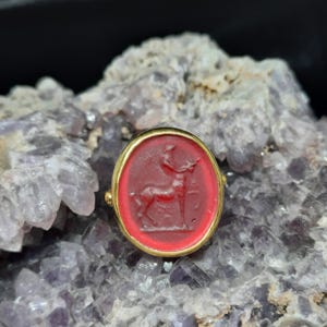 Anillo de centauro de mitología griega antigua con grabado en vidrio, anillo de plata con grabado en vidrio, arte griego antiguo vintage con oro de 24 quilates.