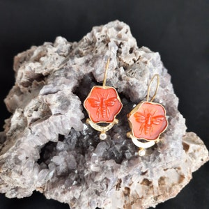 Intaglio Glass Bee Earring Glass Art Intaglio Silver Earring Ancient Greek Art Vintage Charm 24K Gold Over