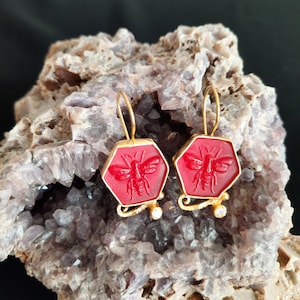 Intaglio Glass Bee Earring Glass Art Intaglio Silver Earring Ancient Greek Art Vintage Charm 24K Gold Over
