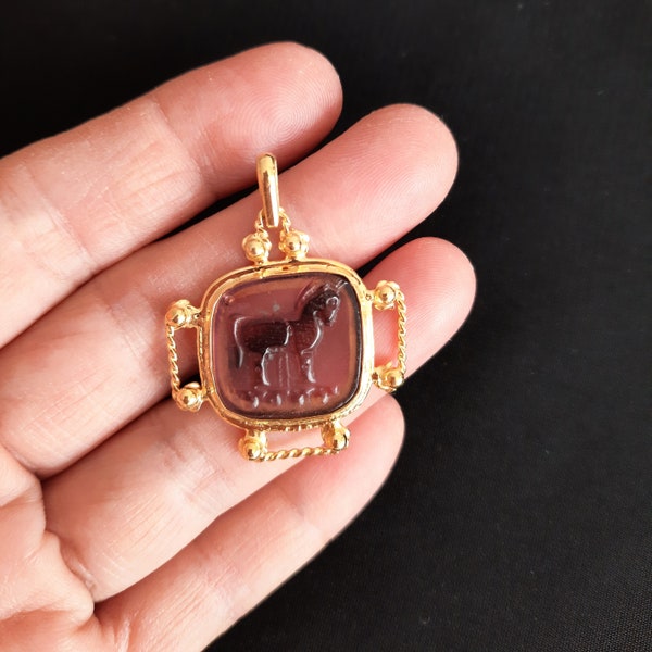 Intaglio Glass Trojan Horse Pendant, Glass Art Intaglio Silver Pendant Ancient Greek Art Vintage Charm 24K Gold Over