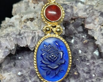 Intaglio Glas Rose Anhänger mit Achat, Glas Intaglio Silber Anhänger, alte Kunst Vintage Charm 24K Gold vorbei