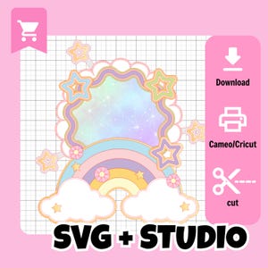 Puede incluir: Un diseño de arcoíris pastel con nubes, estrellas y flores. El diseño incluye un marco con un fondo de galaxia. El texto en la imagen dice "SVG + STUDIO" e iconos para descargar, Cameo/Cricut y cortar.