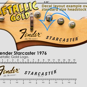 Może przedstawiać: Zbliżenie główki gitary Fender Starcaster 1976 ze złotym metalicznym logo. Główka ma szerokość około 20 cm. Obraz zawiera logo Fender i Starcaster oraz tekst "Metallic Gold".