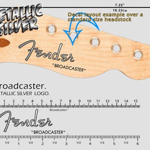 Peut inclure: Une tête de guitare en bois avec le logo Fender et le texte "BROADCASTER". L'image comprend un logo argenté métallique et des mesures de 18,33 cm.