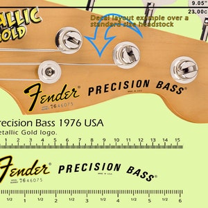 Puede incluir: Primer plano de una pala de bajo Fender Precision con las palabras "METALLIC GOLD" y "Fender PRECISION BASS" en negro y dorado. La pala mide 23,00 cm de ancho.