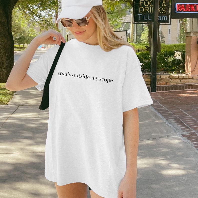 Koszulka z humorem korporacyjnym Koszulka z humorem korporacyjnym Koszulka z humorem korporacyjnym Koszulka z humorem korporacyjnym Ameryka korporacyjna Slang biurowy Zabawna koszulka robocza Prezent dla menedżera White