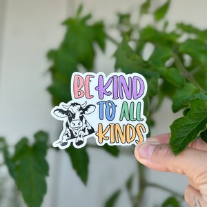 Adesivo "Sii gentile con tutti i tipi" / Adesivo in vinile vegano per amanti degli animali / Adesivo impermeabile fatto a mano per Kindle, laptop e bottiglie d'acqua