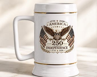 Jarra de cerveza de cerámica por el 250 aniversario de la Independencia de Estados Unidos: Jarra con bandera del águila patriótica y detalles dorados.