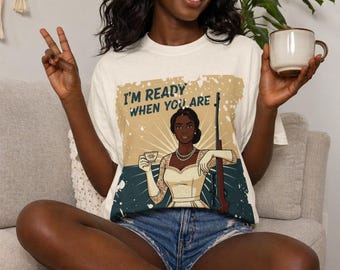 Retro schwarzes Frauen-Grafik-T-Shirt, stückgefärbtes Statement-Shirt, Vintage Pin-Up-Stil