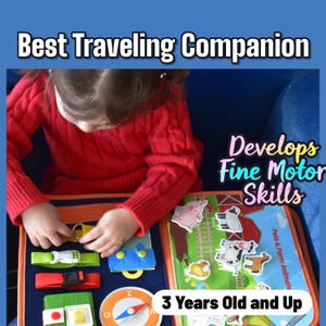 Pode incluir: Um quadro de atividades azul e laranja com v&aacute;rios fechos como fivelas, z&iacute;peres e bot&otilde;es de press&atilde;o, junto a uma p&aacute;gina com tema de fazenda e figuras de animais. Texto: Best Traveling Companion, Develops Fine Motor Skills, 3 Years Old and Up.
