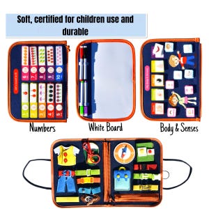 Pode incluir: Um quadro de atividades educativo, macio e dur&aacute;vel para crian&ccedil;as, com n&uacute;meros, um quadro branco, diagramas do corpo e sentidos, e elementos t&aacute;teis como z&iacute;peres, fivelas e formas de roupas com o texto Soft, certified for children use and durable.